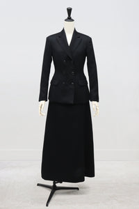 <P>"Le Chic Noir"</p>SEMI PEAKED LAPEL DOUBLE JACKET </p><p>( Double cloth )</P> <p> ❮受注商品❯ </p>