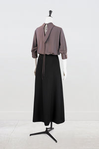 <p>“ELEGANT TIE-NECK” blouse <p> </p>(Rayon/Polyester)</p> <p> ❮受注商品❯ </p>