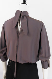<p>“ELEGANT TIE-NECK” blouse <p> </p>(Rayon/Polyester)</p> <p> ❮受注商品❯ </p>