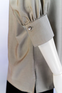 <p>“ELEGANT TIE-NECK” blouse <p> </p>(Rayon/Polyester)</p> <p> ❮受注商品❯ </p>