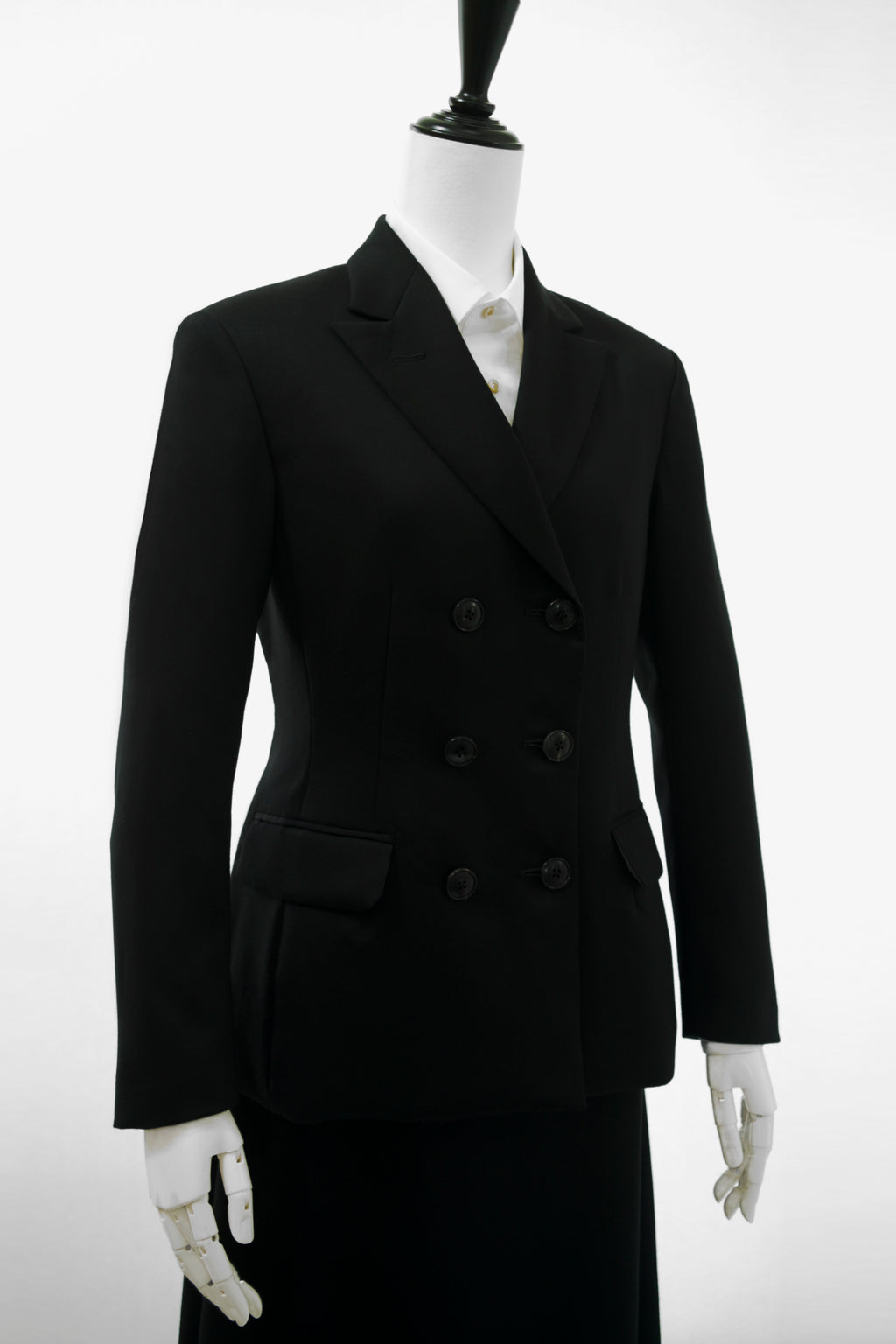 <P>"Le Chic Noir"</p>SEMI PEAKED LAPEL DOUBLE JACKET </p><p>( Double cloth )</P> <p> ❮受注商品❯ </p>