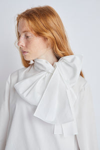 <p>“PETAL” blouse <p> </p>(140's two ply finx cotton)</p>