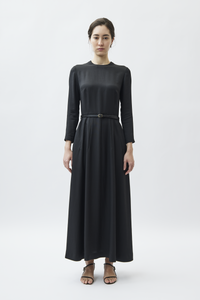 <p>"Robe"</p><p>"La nouvelle beauté classique."</p>