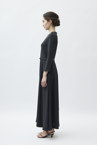 <p>"Robe"</p><p>"La nouvelle beauté classique."</p>