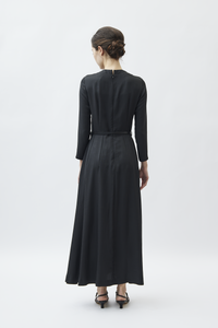 <p>"Robe"</p><p>"La nouvelle beauté classique."</p>