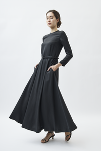 <p>"Robe"</p><p>"La nouvelle beauté classique."</p>
