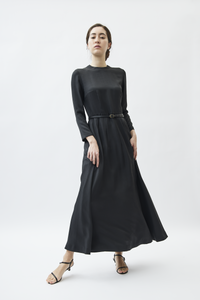 <p>"Robe"</p><p>"La nouvelle beauté classique."</p>