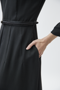 <p>"Robe"</p><p>"La nouvelle beauté classique."</p>