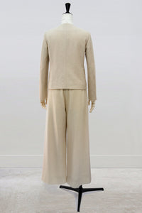 <p>"La Grâce Pure"</p>DOUBLE-BREASTED COLLARLESS JACKET</p><p>( Dry Wool)</p>  <p> ❮受注商品❯ </p>