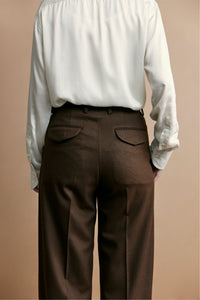 <p>"Two Tuck Pants"</p><p>( Super 120's lambs wool )</p>