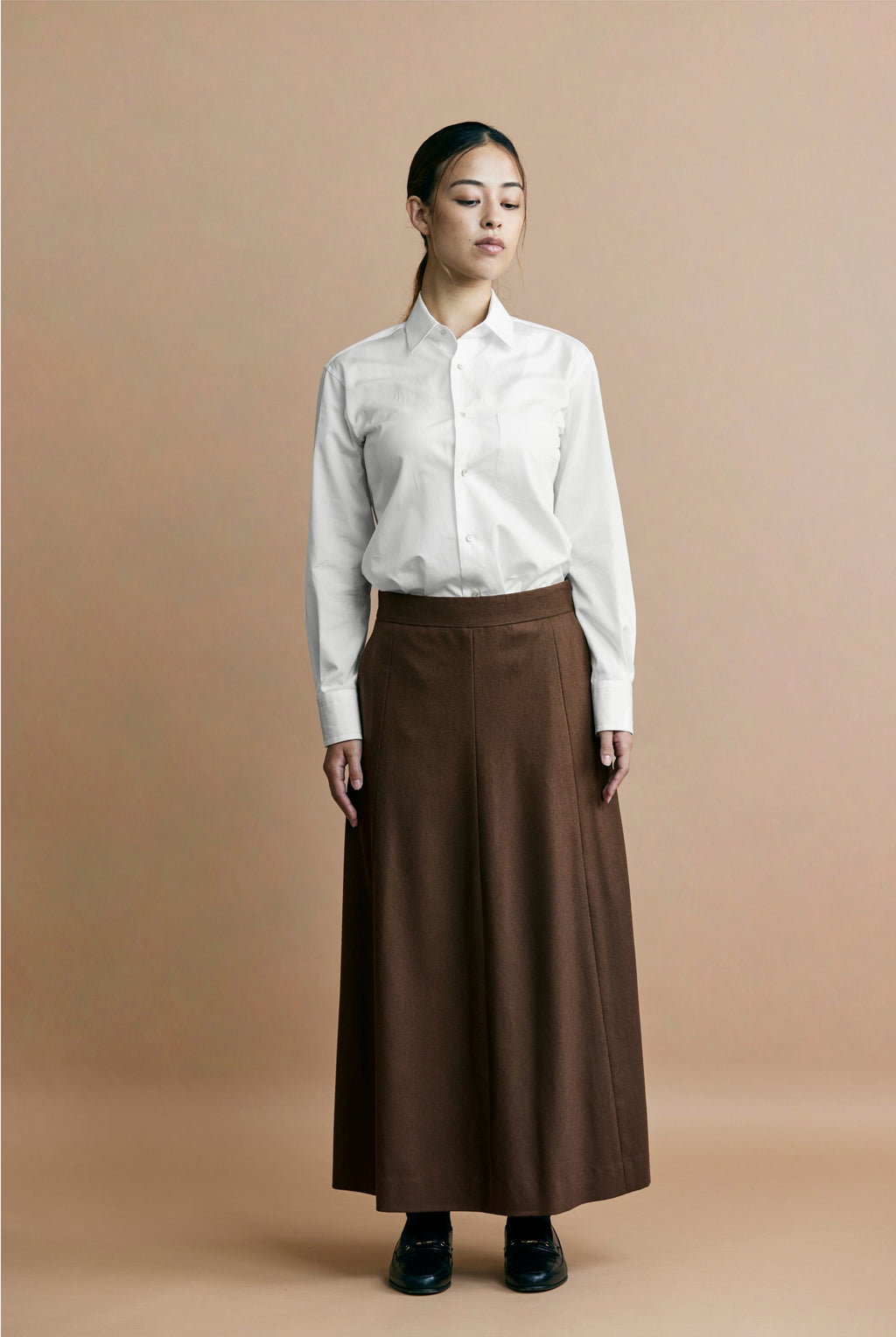 <p>"Semiflared Skirt"</p><p>( Super 120's lambs wool )</p>
