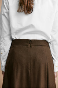 <p>"Semiflared Skirt"</p><p>( Super 120's lambs wool )</p>
