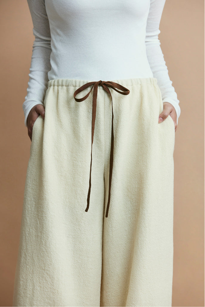 <p>“RELAX” pants </p><p>"Natural Color Wool"</p>