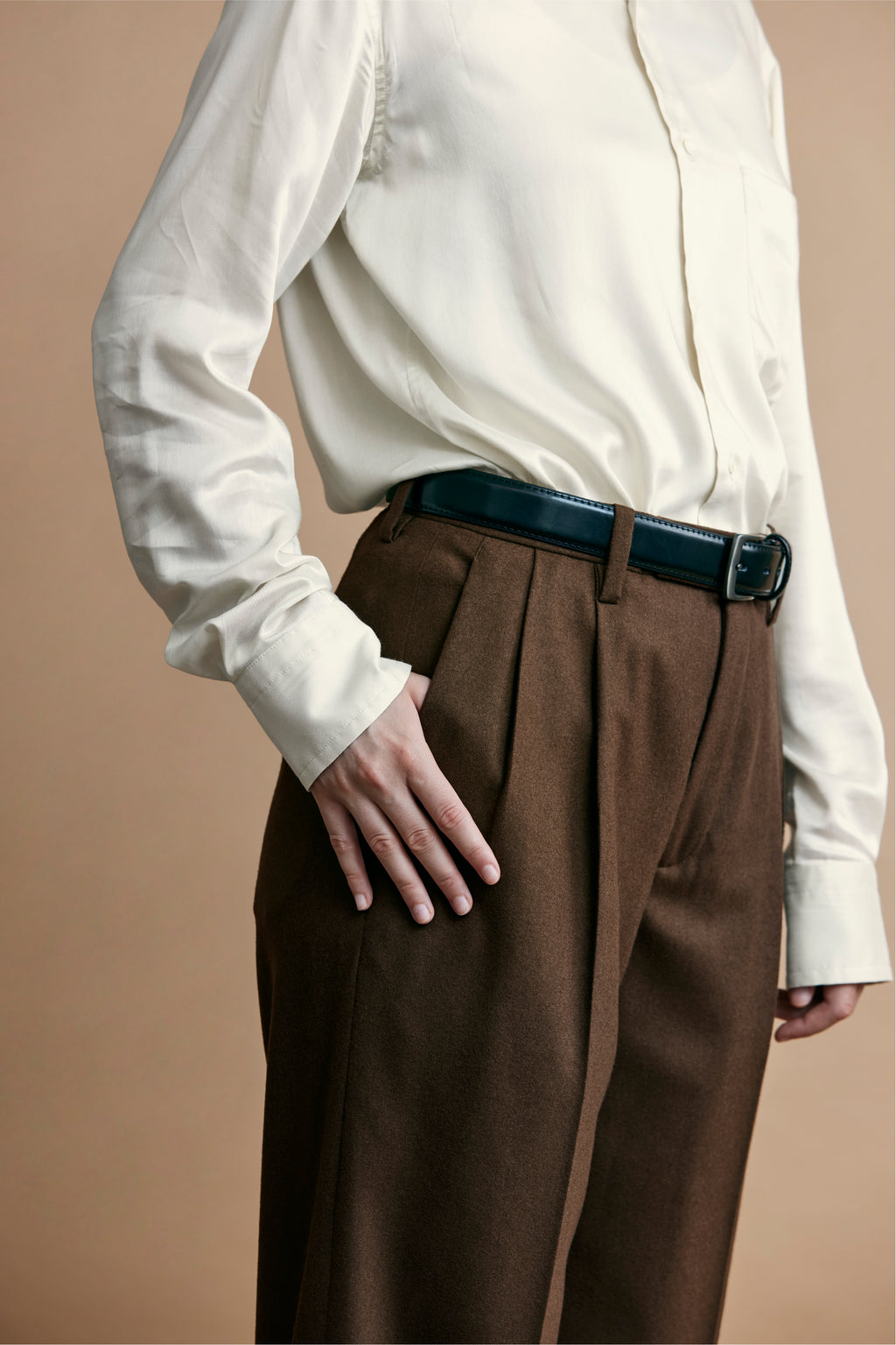 <p>"Two Tuck Pants"</p><p>( Super 120's lambs wool )</p>